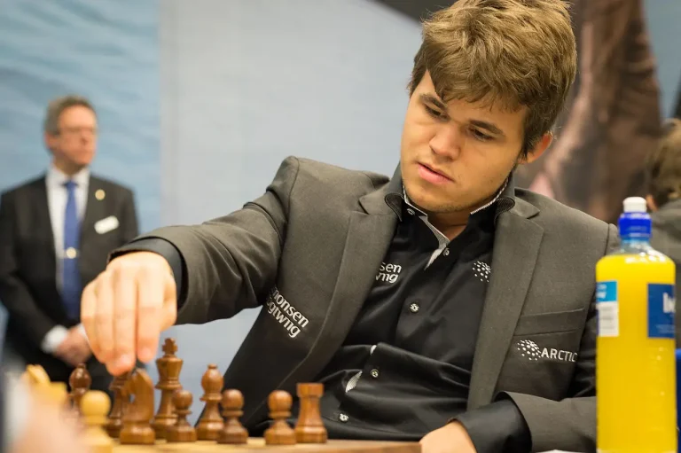 Magnus Carlsen Vermögen 2025: Einnahmequellen, Tagesablauf, Ernährung & Privatleben im Überblick