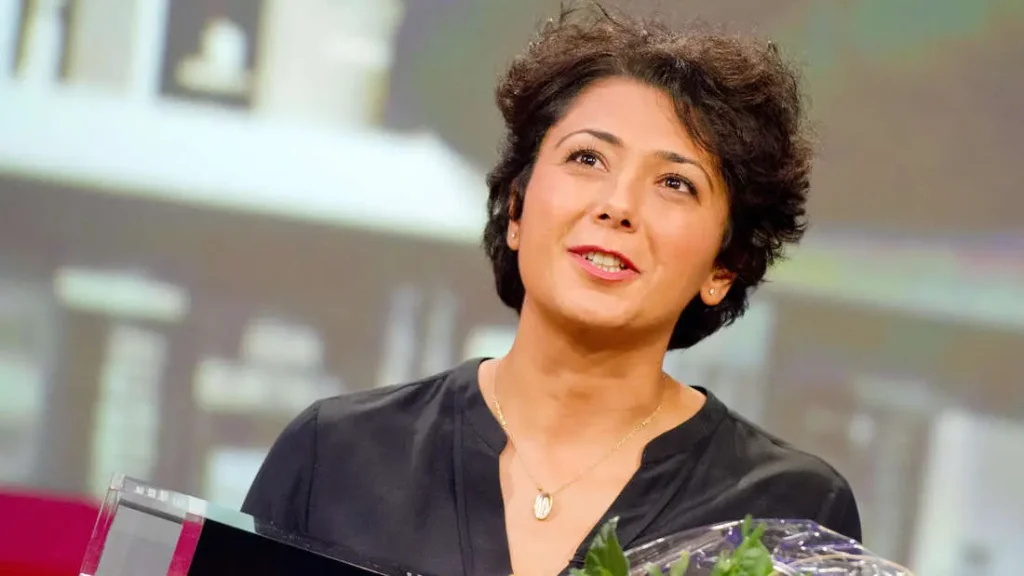 golineh atai freund Weitere Einblicke