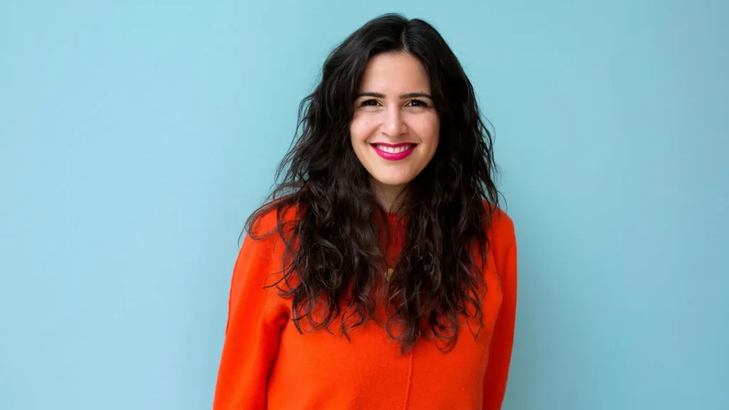 Donya Farahani: Ein detailliertes Profil