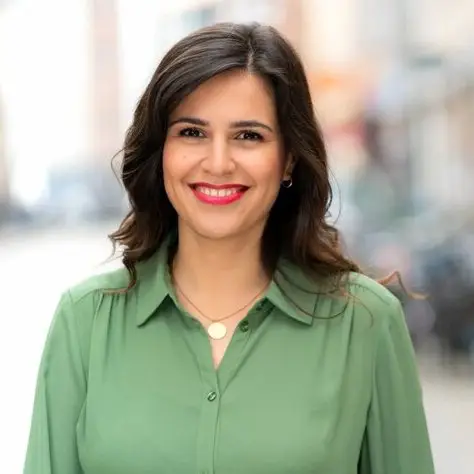 donya farahani Berufliche Karriere